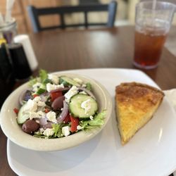 Cafe the Lodge - 4-cheese quiche with Greek salad