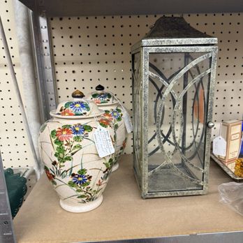 South County Antique Mall - Vintage urns - Antiques Near Me - Saint Louis, Missouri South County Antique Mall - Vintage urns - Antiques Near Me - Saint Louis, Missouri