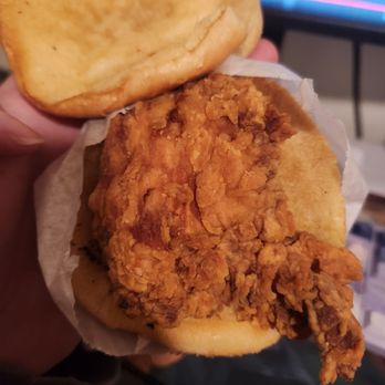 Popeyes Louisiana Kitchen - Chicken sandwich - Fast Food Near Me - Champaign, Illinois Popeyes Louisiana Kitchen - Chicken sandwich - Fast Food Near Me - Champaign, Illinois