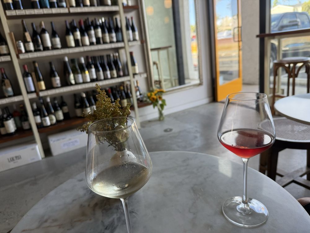 Caves Wine Bar & Shop Logo