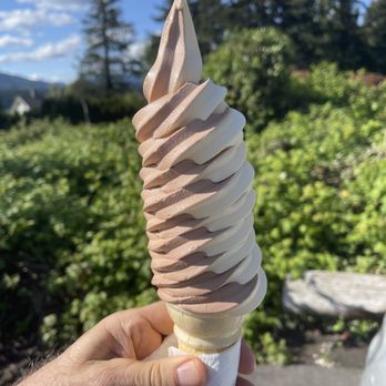 East Wind Drive-In - Medium swirl cone. - American Near Me - Cascade Locks, Oregon East Wind Drive-In - Medium swirl cone. - American Near Me - Cascade Locks, Oregon