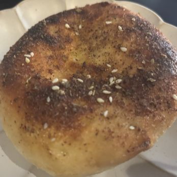 Leila - Flatbread sprinkled with Za'atar and sesame seeds - Italian Near Me - Honolulu, Hawaii