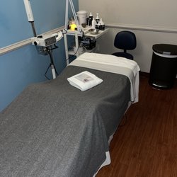 Hand & Stone Massage and Facial Spa