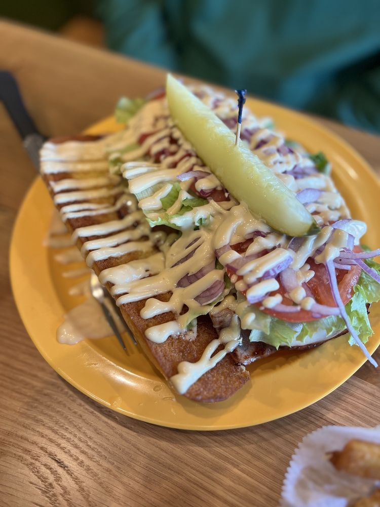 Food from The Toasted Pickle