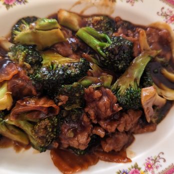 Canton Chinese Cuisine - beef and broccoli on a plate - Chinese Near Me - West Des Moines, Iowa Canton Chinese Cuisine - beef and broccoli on a plate - Chinese Near Me - West Des Moines, Iowa