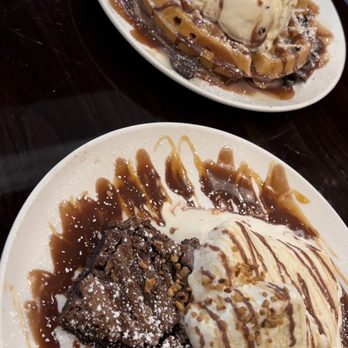 White Rabbit Dessert Experience - Meant to Be Oreos First First Brownie Pick - Desserts Near Me - Orlando, Florida
