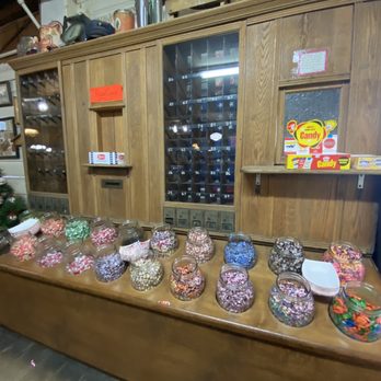 End of the Commons General Store - Grocery Near Me - Mesopotamia, Ohio