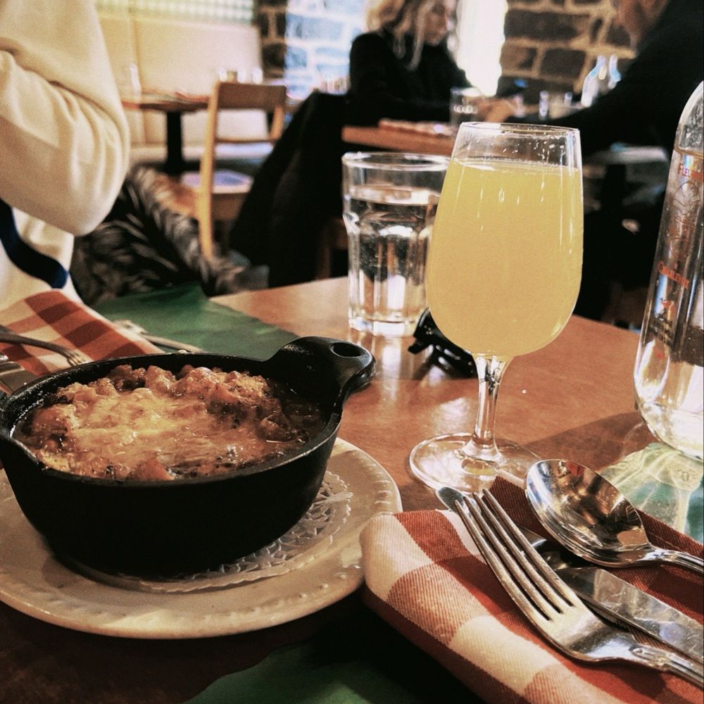 Au Petit Chalet - Breakfast & Brunch Near Me - Quebec City, Quebec