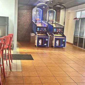 Waldo's Chicken and Beer - Pop a shot for entertainment while you wait - Salad Near Me - Memphis, Tennessee Waldo's Chicken and Beer - Pop a shot for entertainment while you wait - Salad Near Me - Memphis, Tennessee