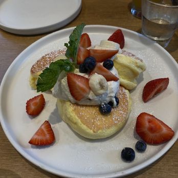 Flipper’s - berry souffle pancake - Pancakes Near Me - New York, New York Flipper’s - berry souffle pancake - Pancakes Near Me - New York, New York