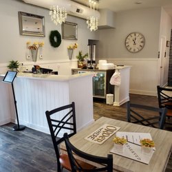Charlie's Restaurant - Forest Park - Cute & Cozy Breakfast Place