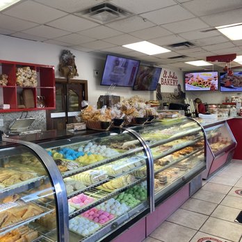 El Indio Bakery - the interior of a deli - Bakeries Near Me - Hialeah, Florida