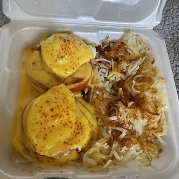 Billy's - Eggs Benedict - American Near Me - Aberdeen, Washington