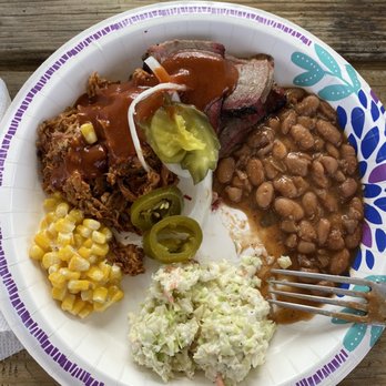 Lum's - Pulled pork, brisket, creamed corn, coleslaw and pinto beans. - Barbeque Near Me - Junction, Texas