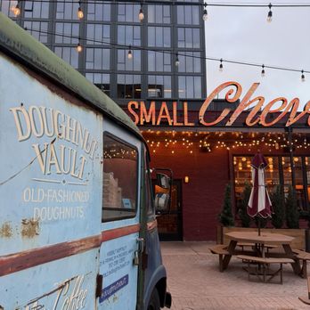 Small Cheval- Fulton Market - vibe - Burgers Near Me - Chicago, Illinois