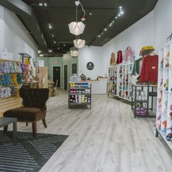 AriYARN Shop and Studio - Step inside AriYARN in Park Ridge, IL--your local yarn shop for hand-dyed skeins, workshops, and cozy creative inspiration.