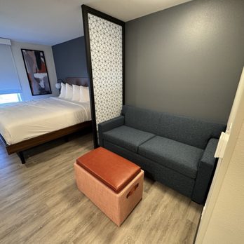 Everhome Suites - Room 204 - Hotels Near Me - Salem, Oregon