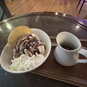 Perets Dessert & Coffee Bar - Turtle Affogato - Desserts Near Me - Oklahoma City, Oklahoma