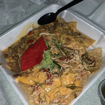 Herradura Mexican Grill - Large nachos half ground beef half shredded chicken - Mexican Near Me - Houston, Texas
