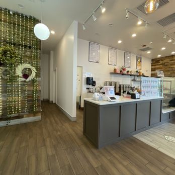 Pom Pom - Simple but classy decor, and very clean surroundings. - Bubble Tea Near Me - Skokie, Illinois