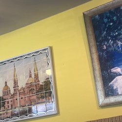 Rio Balsas Taqueria - Lovely art and there's outdoor seating