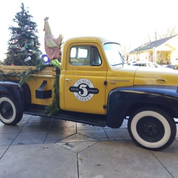 5th Street Public Market - The yellow truck all decked out for the holidays :-) - Public Markets Near Me - Eugene, Oregon 5th Street Public Market - The yellow truck all decked out for the holidays :-) - Public Markets Near Me - Eugene, Oregon
