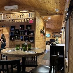 Pine House Kitchen & Bar - Dining room