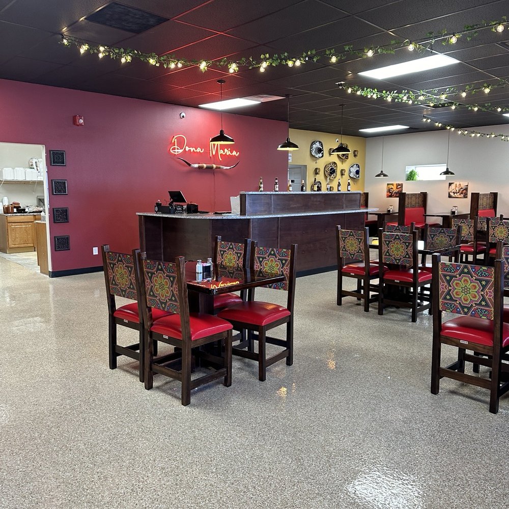 Dining with drink station Dining with drink station