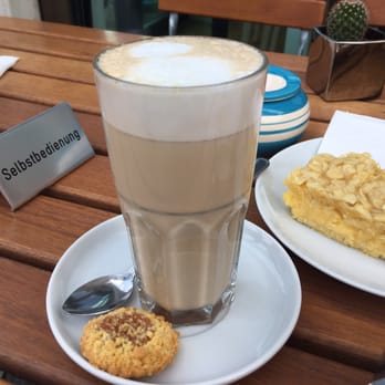 Flamingo Fresh Food Bar - Chai latte and tasty almond cake - Cafes Near Me - Berlin, BE Flamingo Fresh Food Bar - Chai latte and tasty almond cake - Cafes Near Me - Berlin, BE