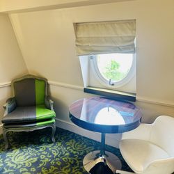 Renaissance Paris Nobel Tour Eiffel Hotel - Room seating