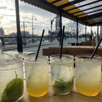 10 Acres Commons - Drinks - Seafood Near Me - Victoria, British Columbia 10 Acres Commons - Drinks - Seafood Near Me - Victoria, British Columbia