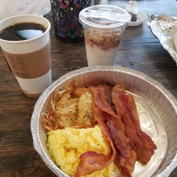 DoubleTree by Hilton Hotel Albuquerque - Breakfast to go,  but you can eat in the bar area. - Hotels Near Me - Albuquerque, New Mexico