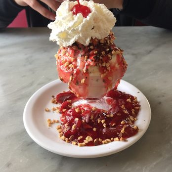 Fenton's Creamery - Ice Cream & Frozen Yogurt Near Me - Vacaville, California