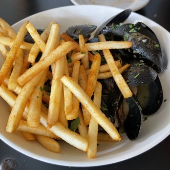 Poor Hendrix - Mussels...order bread with them to soak up the garlic wine sauce! - New American Near Me - Atlanta, Georgia