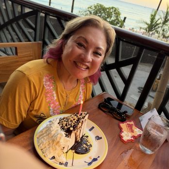 Hula Grill Waikiki - My birthday hula pie - Hawaiian Near Me - Honolulu, Hawaii Hula Grill Waikiki - My birthday hula pie - Hawaiian Near Me - Honolulu, Hawaii