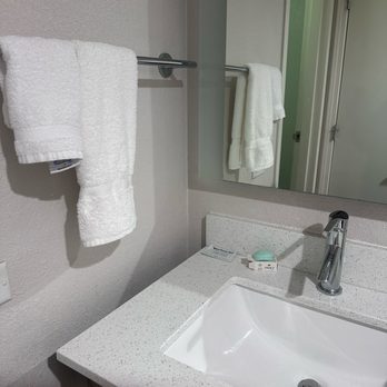 La Quinta Inn & Suites - The towels we had. Just enough for one. Plus small black bugs from the sink drain - Hotels Near Me - Baltimore, Maryland La Quinta Inn & Suites - The towels we had. Just enough for one. Plus small black bugs from the sink drain - Hotels Near Me - Baltimore, Maryland
