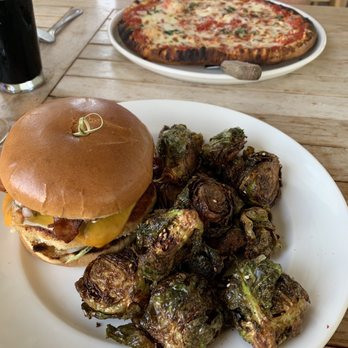 Good Liquid Brewing - Chicken sandwich with Brussels - Breweries Near Me - Sarasota, Florida Good Liquid Brewing - Chicken sandwich with Brussels - Breweries Near Me - Sarasota, Florida