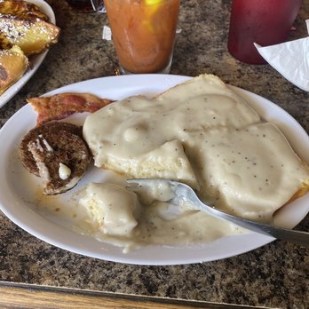 Old Whitten Tavern - Biscuits and gravy - Burgers Near Me - Memphis, Tennessee Old Whitten Tavern - Biscuits and gravy - Burgers Near Me - Memphis, Tennessee
