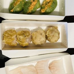 Spinach Shrimp Dumpling (top); Shrimp and Pork Siu-Mai (middle); Shrimp Har-Gow (bottom)--all delish!! Spinach Shrimp Dumpling (top); Shrimp and Pork Siu-Mai (middle); Shrimp Har-Gow (bottom)--all delish!!