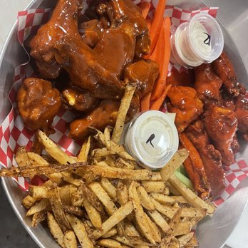 BadaBing Wings Zone - Nashville and Buffalo flavors - Chicken Wings Near Me - Chicago, Illinois