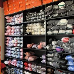 FIGHT SHOP - So many glove options in bulk