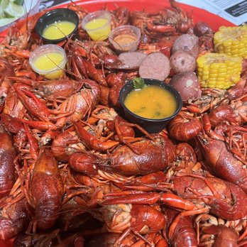 Flying Pug - Crawfish, potato, corn and sausage - Sports Bars Near Me - Spring, Texas
