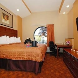 Comfort Suites - King Suite