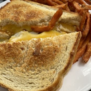 Nose Dive - Grilled Cheese and Sweet Potato Fries - Gastropubs Near Me - Greenville, South Carolina Nose Dive - Grilled Cheese and Sweet Potato Fries - Gastropubs Near Me - Greenville, South Carolina