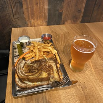 Alter Brewing + Kitchen - High Five Cheese Patty Melt with fries - Brewpubs Near Me - Oak Brook, Illinois
