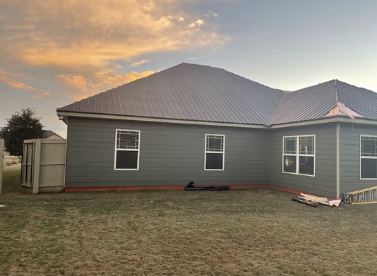 Mario’s Roofing Logo