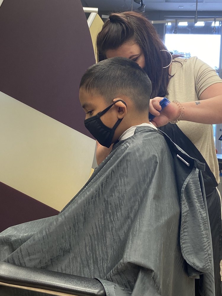 GREAT CLIPS Updated August 2024 10 Photos 3432 Lithia Pinecrest