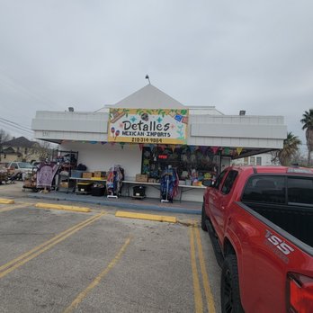 Detalles - Main Entrance/Front. - Flowers & Gifts Near Me - San Antonio, Texas