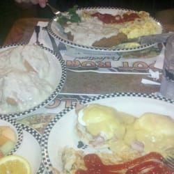 Black Bear Diner - Grants Pass - Lots of food!! I think it was one order of the Bigfoot and eggs benedict.