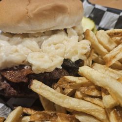 Westy Bar & Grill - 3 cheese mac & cheese burger